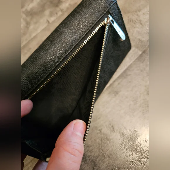 Michael Kors Trifold Wallet - Picture 6 of 13